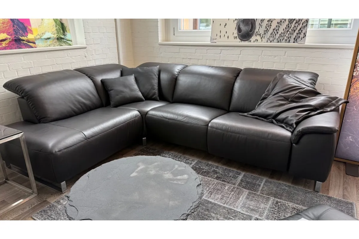Ecksofa Empire in Leder Ausstellungsmodell